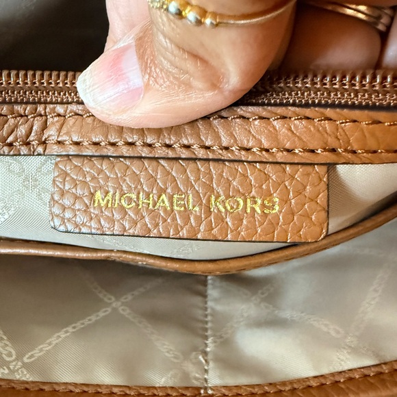 2fer set Michael Kors Cognac Pebbled Leather Tote with MK Logo Wristlet - Picture 8 of 9